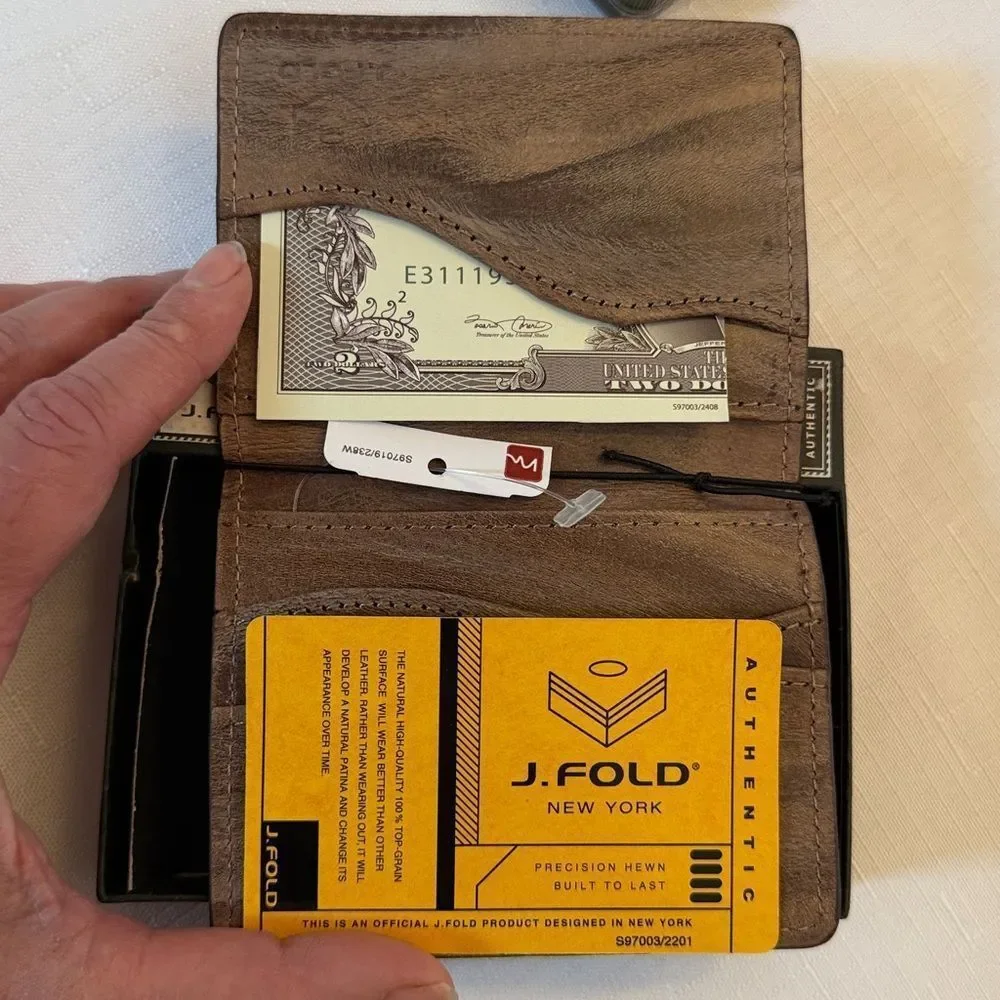 J. FOLD LEATHER CARRIER WALLET. NEW IN BOX